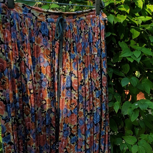 Pleated Maxi Skirt Floral Print In Fall Colors Draw String Adjustable Waist EUC - Picture 6 of 9